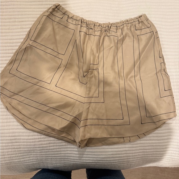 TOTEME monogram-print silk shorts - Picture 6 of 6